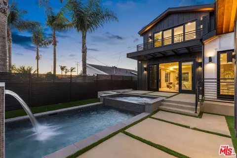 908 Rosecrans Ave, Manhattan Beach, CA 90266