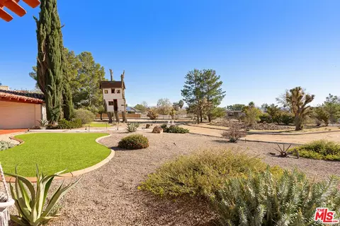 Exterior - 15617 Mondamon Rd, Apple Valley, CA 92307 photo 6 of 7
