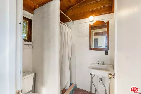 Bath - 15617 Mondamon Rd, Apple Valley, CA 92307 photo 5 of 5
