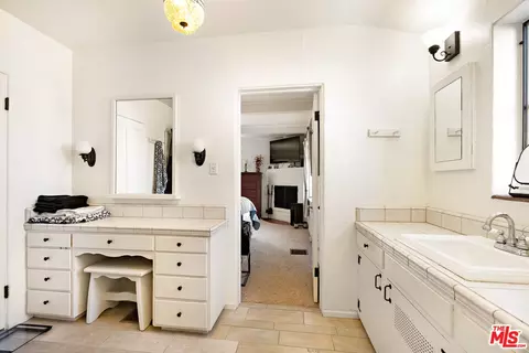 Bath - 15617 Mondamon Rd, Apple Valley, CA 92307 photo 3 of 5