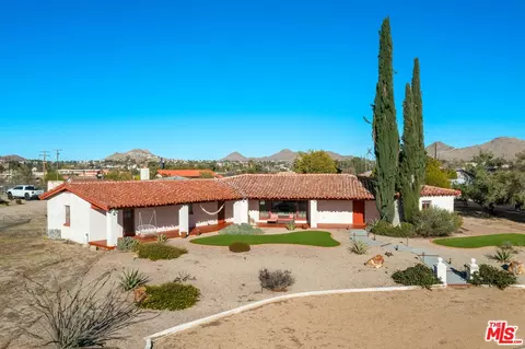 Exterior - 15617 Mondamon Rd, Apple Valley, CA 92307 photo 5 of 7