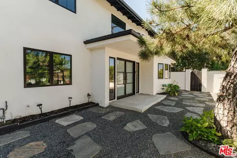 23278 Aetna St, Woodland Hills, CA 91367
