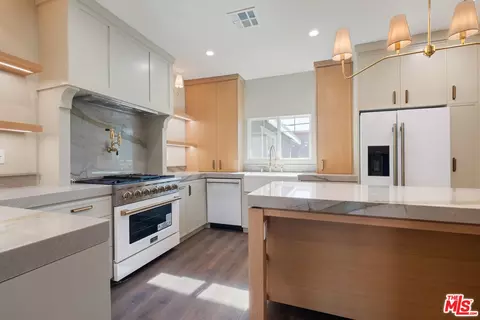 2180 W 31st St, Los Angeles, CA 90018