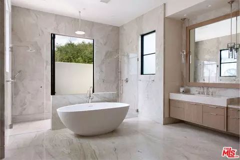 Bath - 1437 S Jameson Ln, Montecito, CA 93108 photo 2 of 3