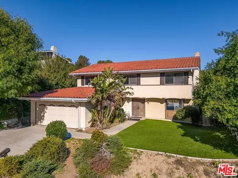 24561 Calvert St, Woodland Hills, CA 91367