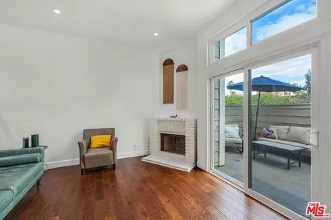 4620 Don Lorenzo Dr #A, Los Angeles, CA 90008