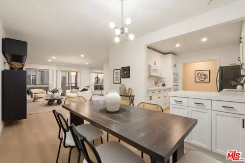 6001 Canterbury Dr #110, Culver City, CA 90230