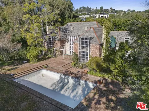 501 St Cloud Rd, Los Angeles, CA 90077