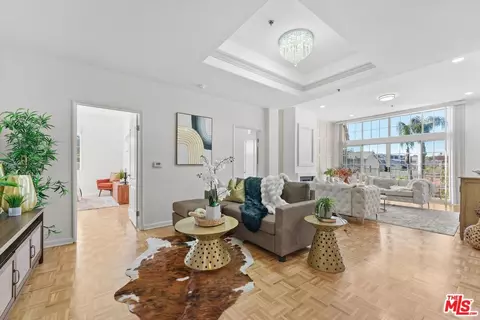 4348 Mammoth Ave #301, Sherman Oaks, CA 91423