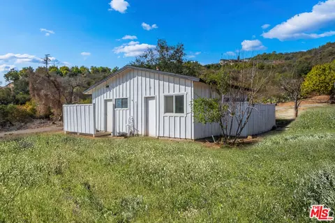 Exterior - 41322 De Luz Rd, Fallbrook, CA 92028 photo 4 of 8