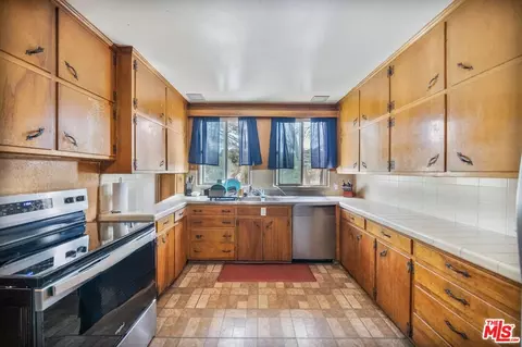 Kitchen - 41322 De Luz Rd, Fallbrook, CA 92028 photo 1 of 1