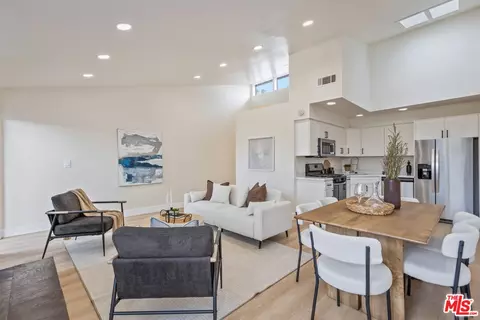 164 W 220th St #10, Carson, CA 90745 photo 9