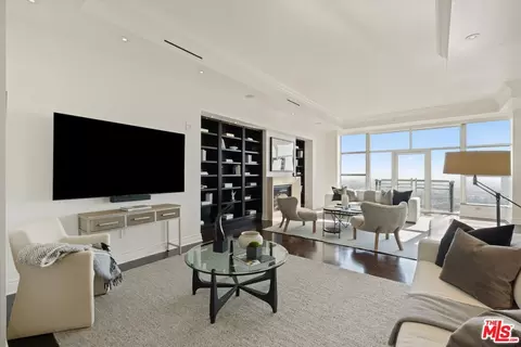 10776 Wilshire Blvd #1904, Los Angeles, CA 90024