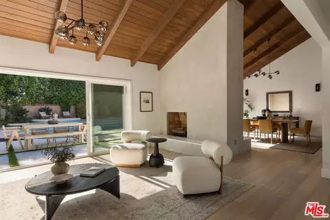 5920 Kentland Ave, Woodland Hills, CA 91367