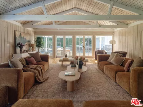 2 Eucalyptus Ln, Rolling Hills, CA 90274