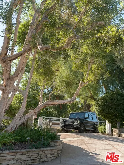 2 Eucalyptus Ln, Rolling Hills, CA 90274 photo 2