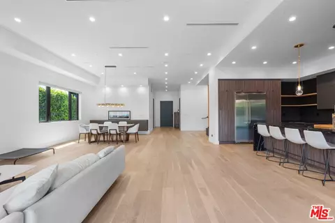 Living - 3932 Glencoe Ave, Venice, CA 90291 photo 5 of 7