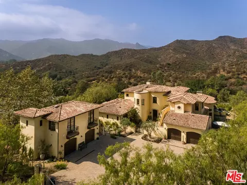 1101 Cold Canyon Rd, Calabasas, CA 91302