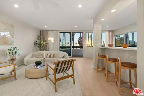 2221 Ocean Ave #101, Santa Monica, CA 90405