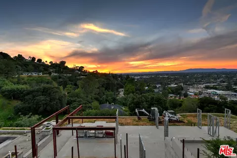 View/Area - 3721 Eureka Dr, Studio City, CA 91604 photo 4 of 4