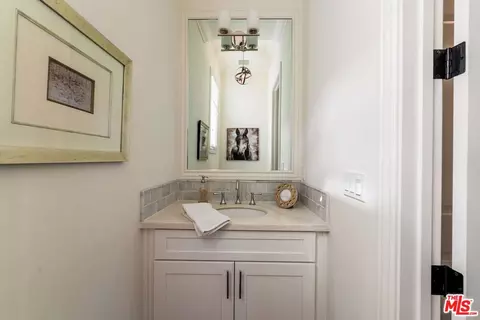 Bath - 3721 Eureka Dr, Studio City, CA 91604 photo 1 of 3