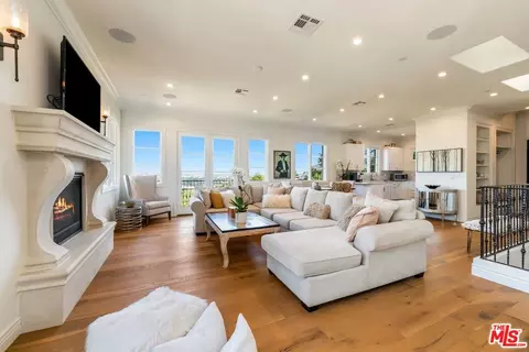 Living - 3721 Eureka Dr, Studio City, CA 91604 photo 2 of 3