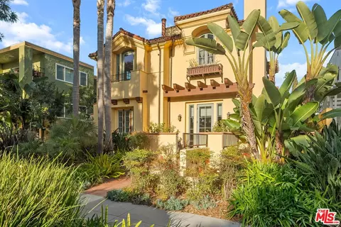 941 11th St #2, Santa Monica, CA 90403