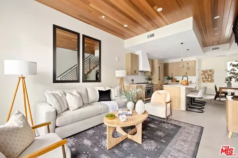 1011 N Ogden Dr #104, West Hollywood, CA 90046