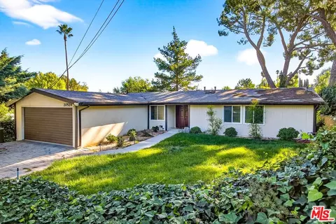 20524 Rhoda St, Woodland Hills, CA 91367