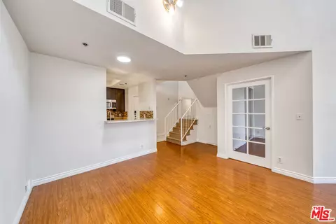 525 S Berendo St #405, Los Angeles, CA 90020
