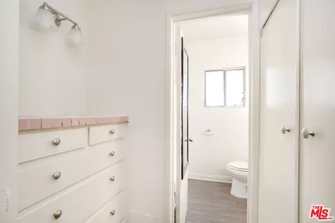 14805 Erwin St, Van Nuys, CA 91411 photo 2