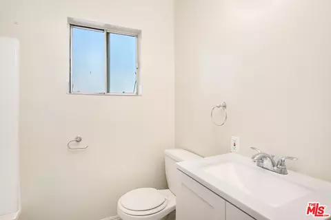 14805 Erwin St, Van Nuys, CA 91411 photo 4