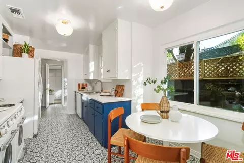 Kitchen - 5351 Lemona Ave, Sherman Oaks, CA 91411 photo 1 of 3
