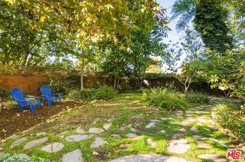 Exterior - 5351 Lemona Ave, Sherman Oaks, CA 91411 photo 5 of 8