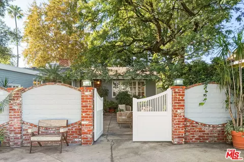 Exterior - 5351 Lemona Ave, Sherman Oaks, CA 91411 photo 2 of 8