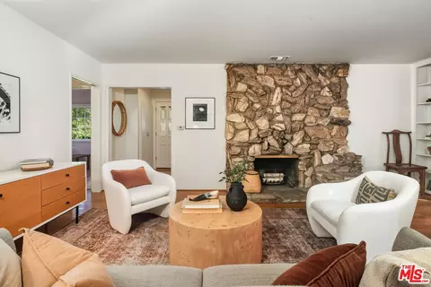 Living - 5351 Lemona Ave, Sherman Oaks, CA 91411 photo 2 of 3