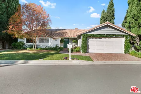 15570 Briarwood Dr, Sherman Oaks, CA 91403