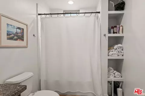 Bath - 25 Delancy, Irvine, CA 92612 photo 5 of 6
