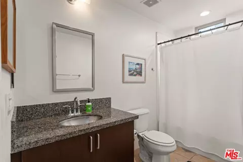 Bath - 25 Delancy, Irvine, CA 92612 photo 4 of 6