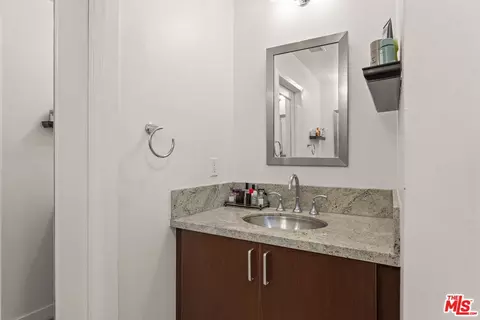 Bath - 25 Delancy, Irvine, CA 92612 photo 2 of 6
