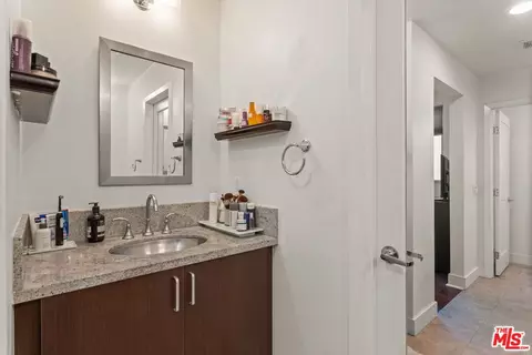 Bath - 25 Delancy, Irvine, CA 92612 photo 3 of 6