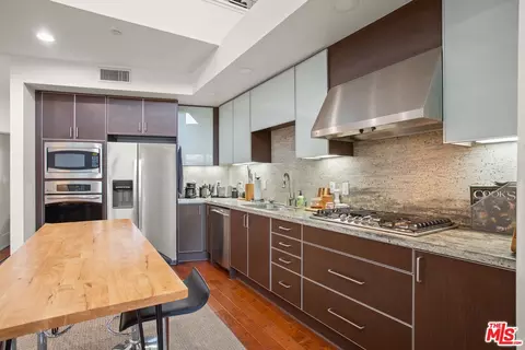 Kitchen - 25 Delancy, Irvine, CA 92612 photo 3 of 4