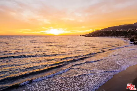 17810 Castellammare Dr, Pacific Palisades, CA 90272