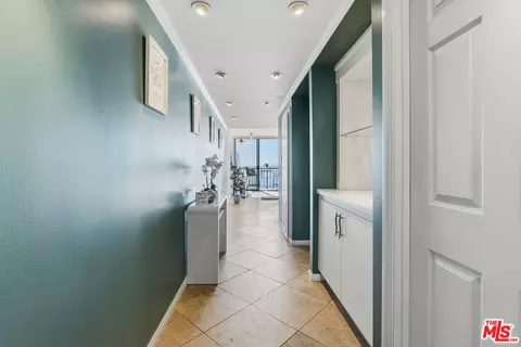 Entry Way - 1750 E Ocean Blvd #1407, Long Beach, CA 90802 photo 1 of 3