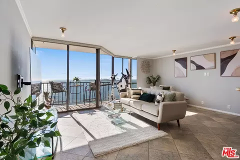 Living - 1750 E Ocean Blvd #1407, Long Beach, CA 90802 photo 1 of 3