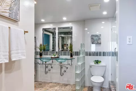Bath - 1750 E Ocean Blvd #1407, Long Beach, CA 90802 photo 1 of 3