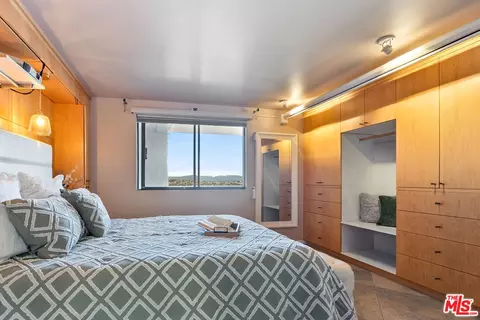 Bedroom - 1750 E Ocean Blvd #1407, Long Beach, CA 90802 photo 2 of 2