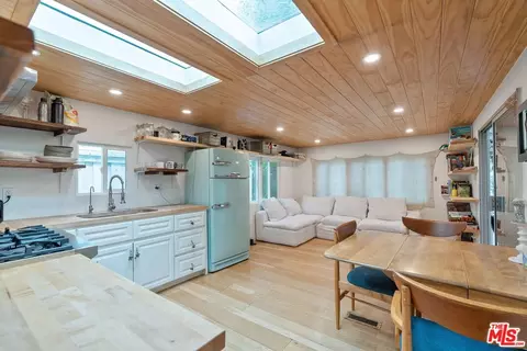 68 Paradise Cove Rd, Malibu, CA 90265