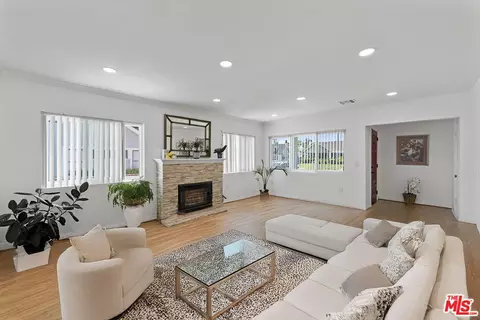 1430 N Dominion Ave, Pasadena, CA 91104