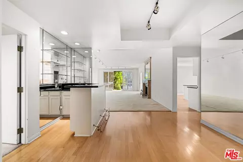 4454 Ventura Canyon Ave #103, Sherman Oaks, CA 91423